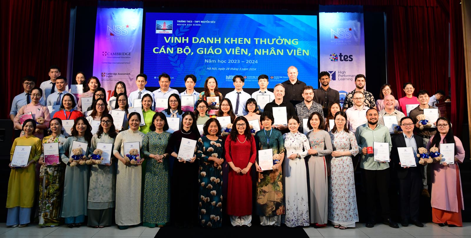 VINH DANH CÁN BỘ, GIÁO VIÊN, NHÂN VIÊN XUẤT SẮC NĂM HỌC 2023-2024
