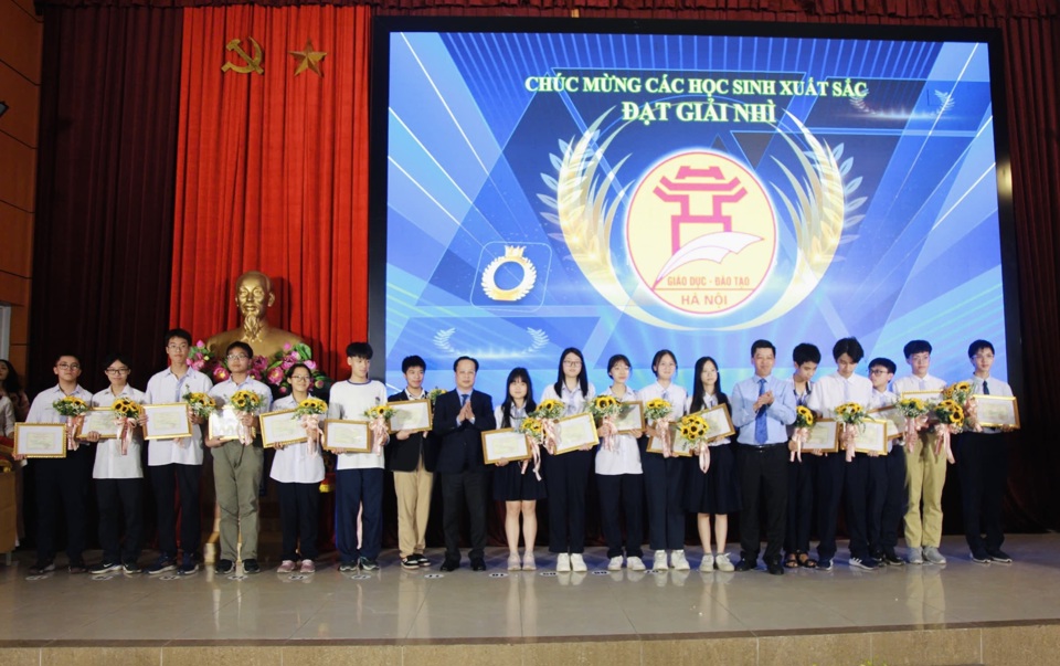 ĐỖ CÔNG DANH ĐẠT GIẢI NHÌ THÀNH PHỐ KÌ THI TUYỂN OLYMPIC KHOA HỌC TRẺ QUỐC TẾ
