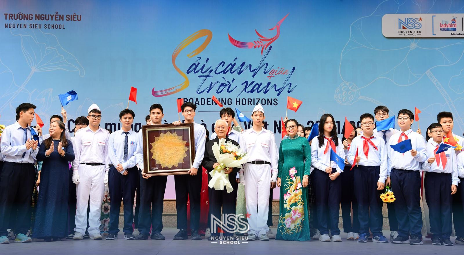 TÔN VINH "NGƯỜI GIEO MẦM XANH"