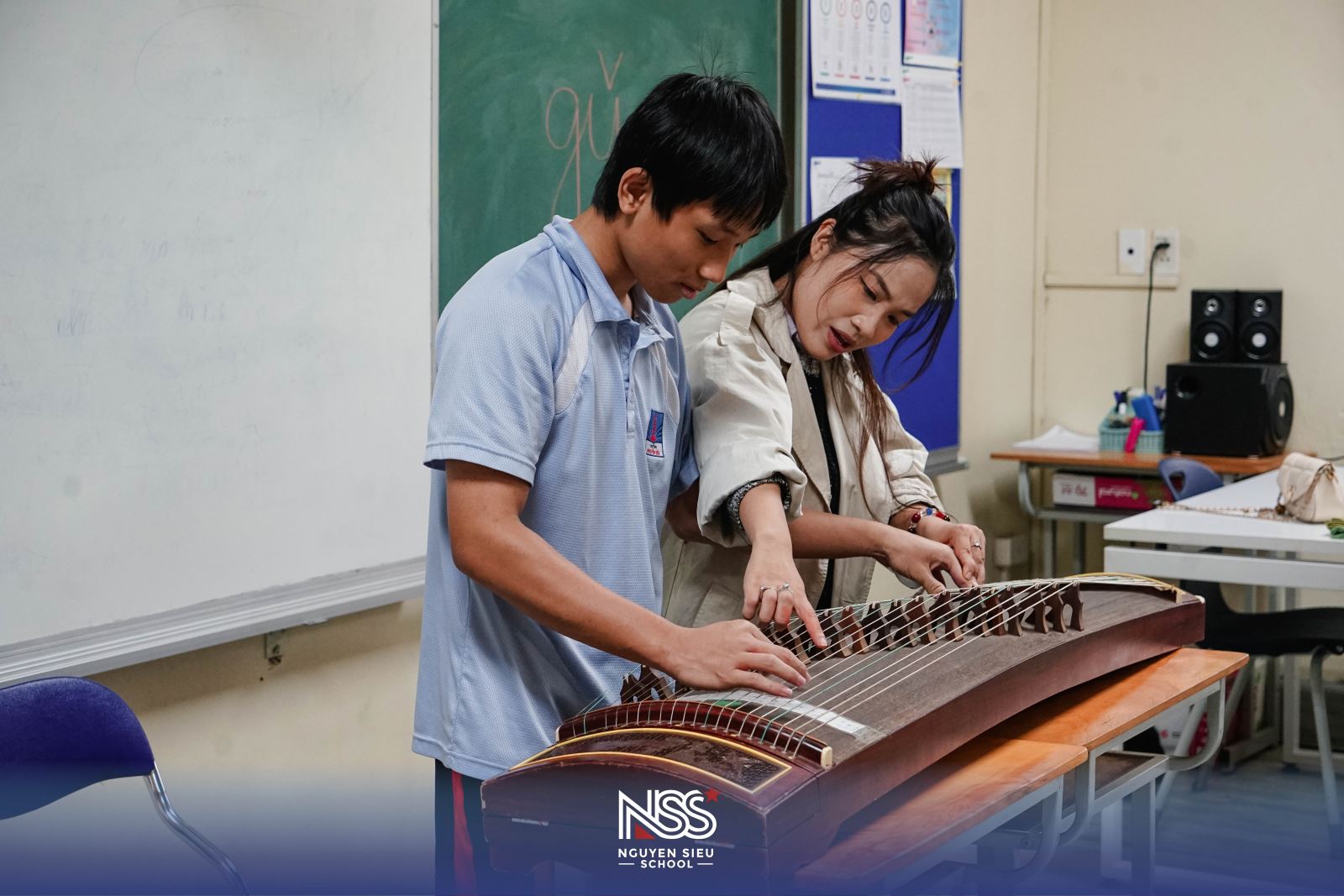 TÌM HIỂU VỀ VĂN HÓA TRUNG HOA QUA WORKSHOP ĐÀN TRANH