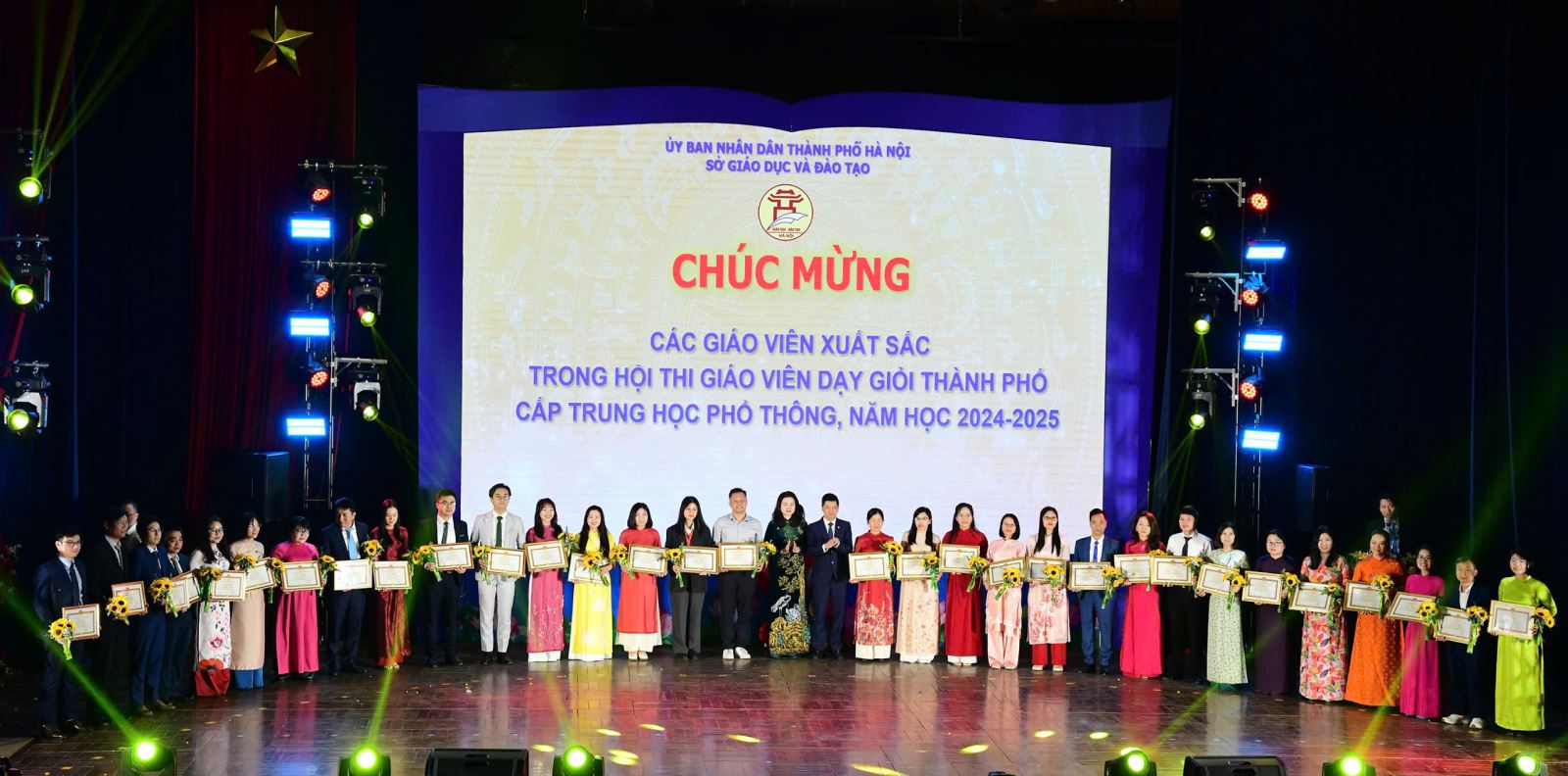 THẦY NGUYỄN THÀNH ĐĂNG ĐẠT GIẢI NHÌ MÔN TOÁN HỘI THI GIÁO VIÊN GIỎI HÀ NỘI 2025
