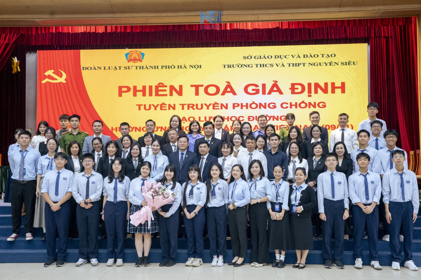 “Phiên tòa giả định” tại Trường Nguyễn Siêu, cách học pháp luật dễ hiểu, không khô khan