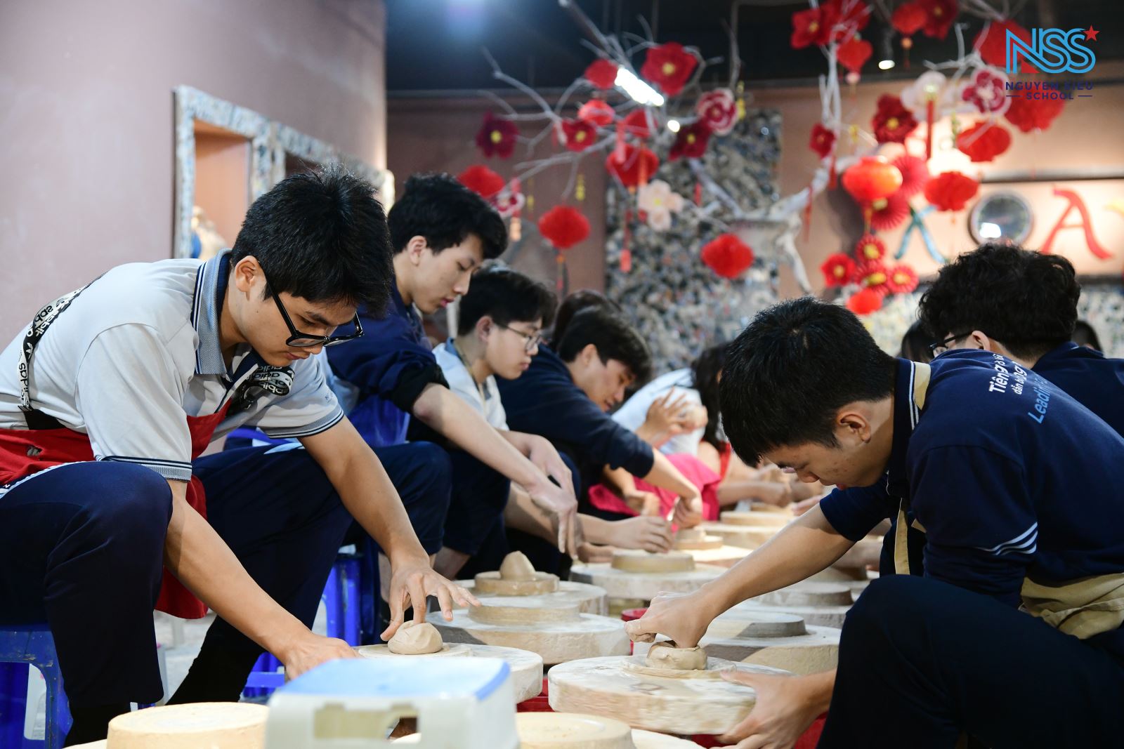 Một ngày học rất khác ở làng gốm Bát Tràng: Khi bài học bắt đầu từ đất và bàn xoay