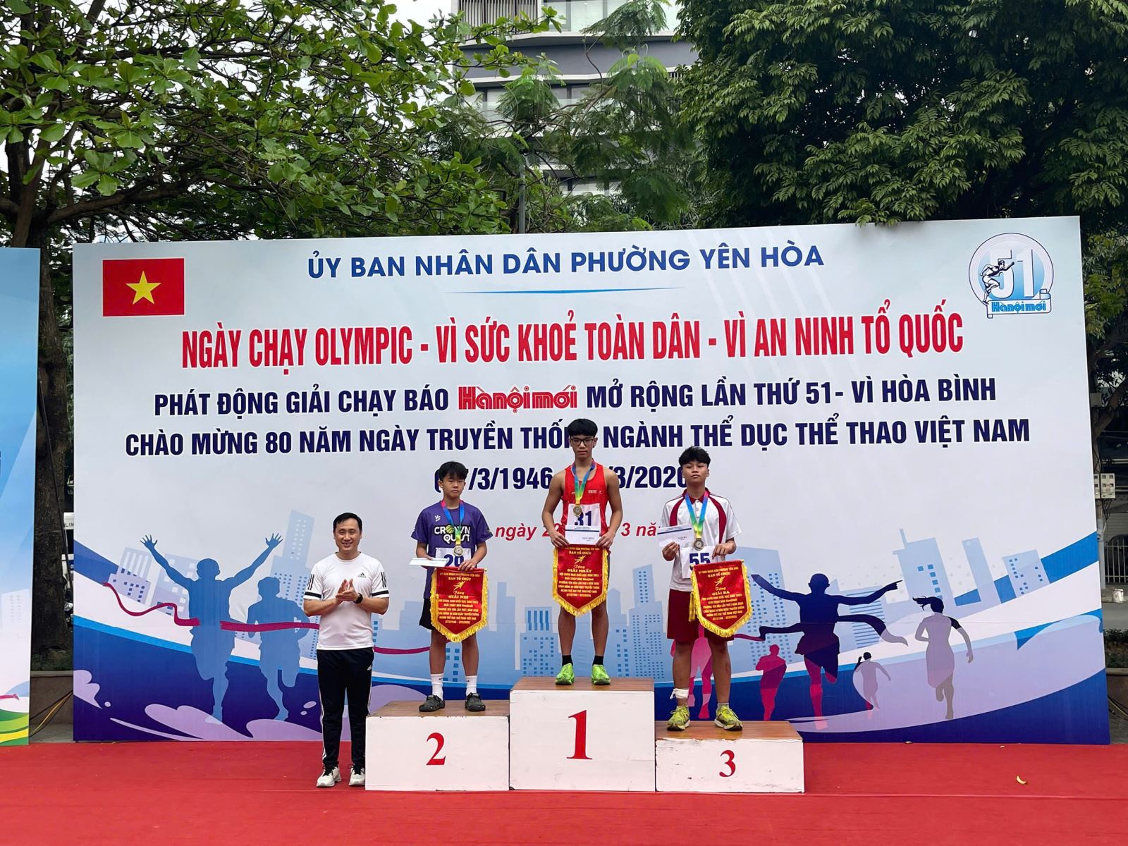 Học sinh Nguyễn Siêu giành được loạt thành tích nổi bật tại giải thể thao cấp cụm và giải chạy báo Hà Nội mới