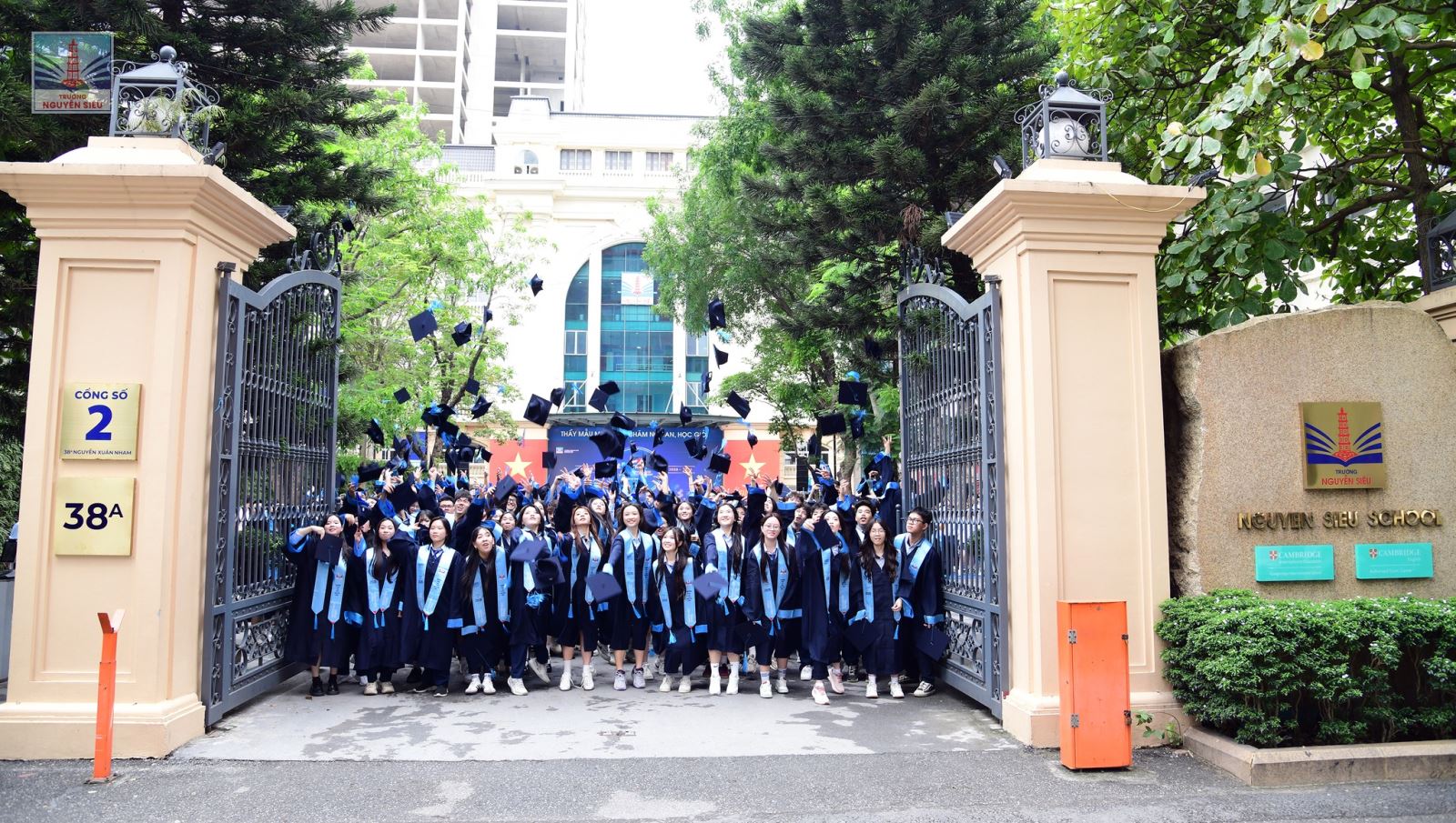 Lễ ra trường Khối 12 năm học 2025 - 2026: Giao lộ F12.E26 - Từ Nguyễn Siêu ra hế giới