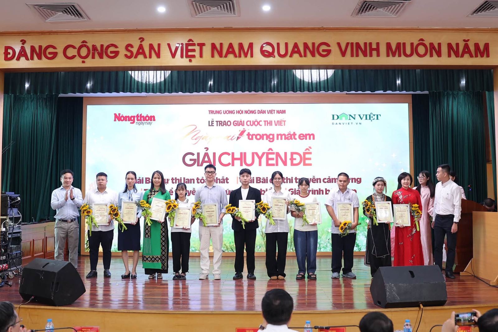 Trường Nguyễn Siêu vinh dự đạt giải thưởng Trường học truyền cảm hứng tiêu biểu tại Cuộc thi “Ngày mai trong mắt em”