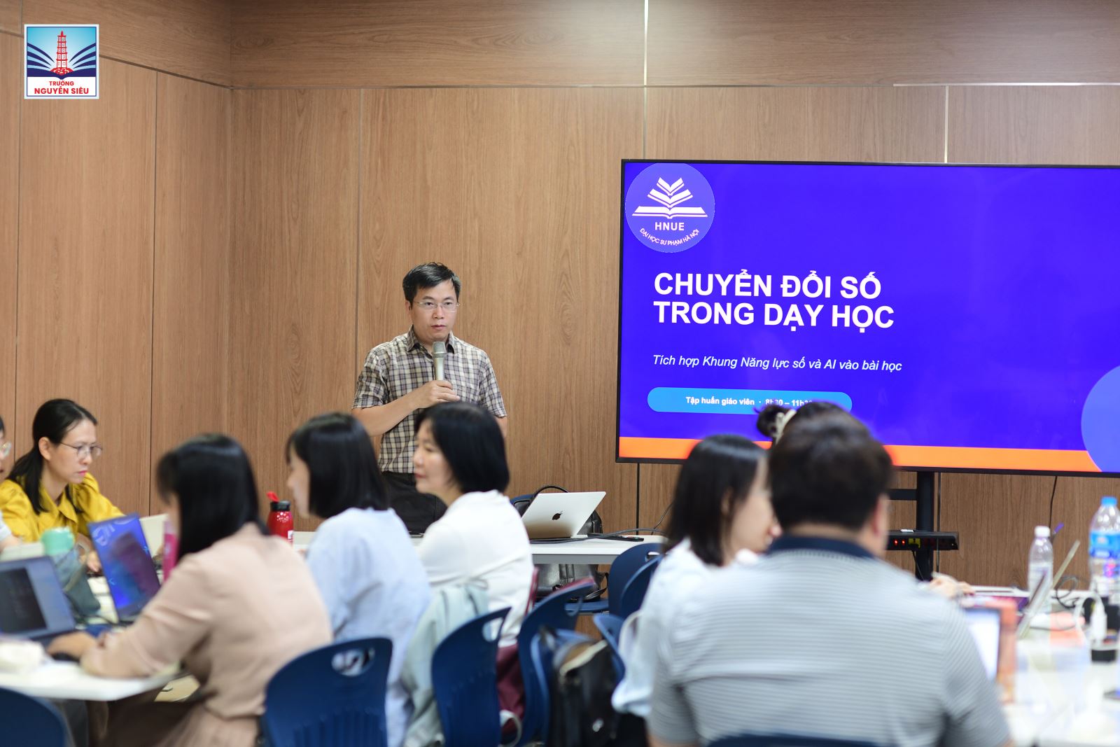 Trường Nguyễn Siêu tổ chức tập huấn “Chuyển đổi số trong dạy học - Tích hợp khung năng lực số và AI vào bài học”