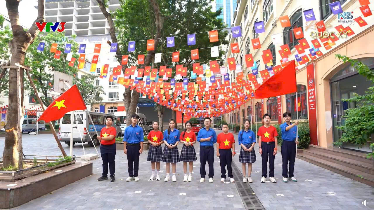 Lan tỏa tinh thần yêu nước, học sinh Nguyễn Siêu thực hiện MV “Tuổi trẻ thế hệ Bác Hồ” bằng 9 ngôn ngữ