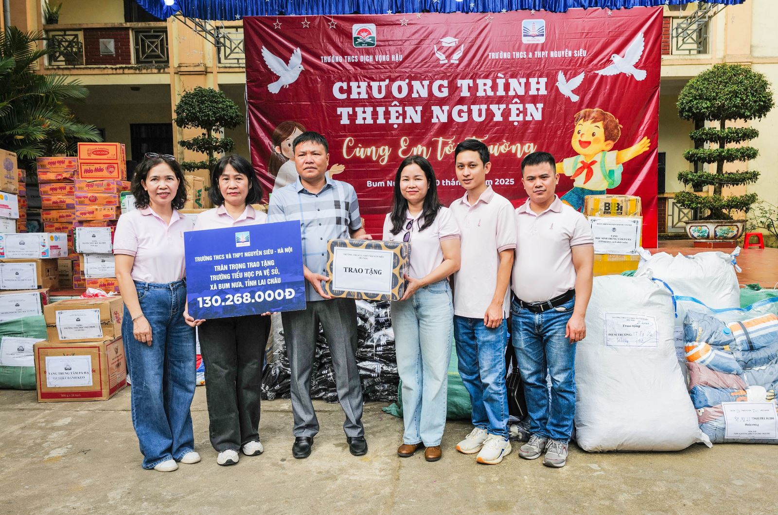 Trường THCS và THPT Nguyễn Siêu mang Trung thu ấm áp đến với học sinh vùng biên Lai Châu