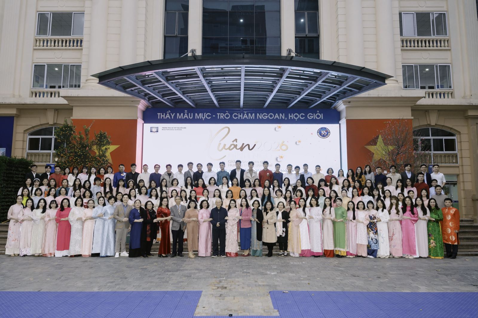 Sơ kết Học kỳ I: Điểm lại những dấu ấn rực rỡ của Hệ thống Giáo dục Quốc tế Nguyễn Siêu