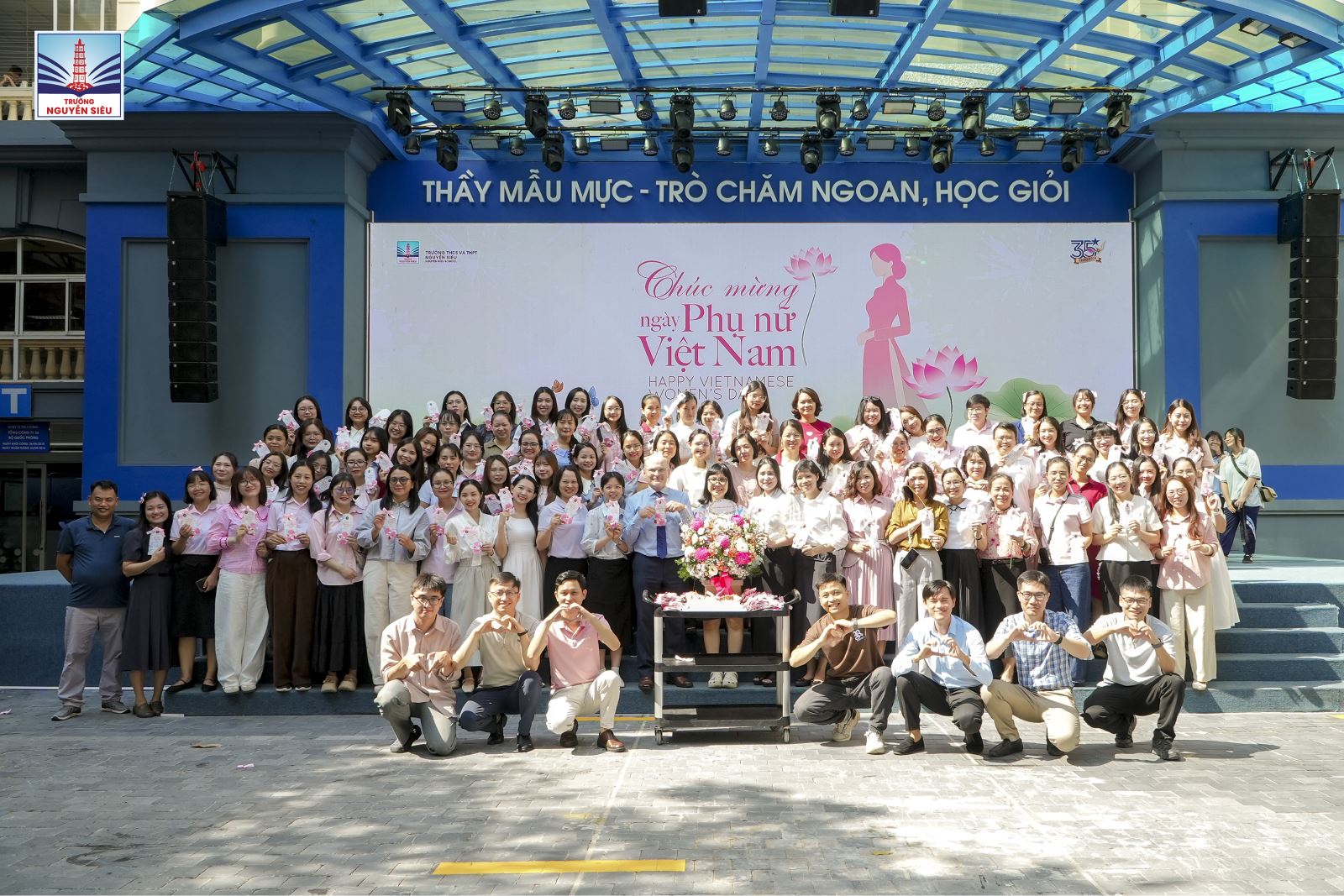 NGÀY 20/10 TẠI NGUYỄN SIÊU: RẠNG RỠ NHỮNG NỤ CƯỜI, GỬI TRỌN NHỮNG YÊU THƯƠNG