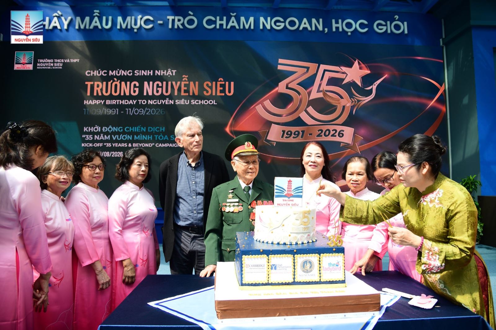 CÂU CHUYỆN TỪ BẢN SẮC VIỆT NAM ĐẾN "TẤM HỘ CHIẾU TOÀN CẦU"
