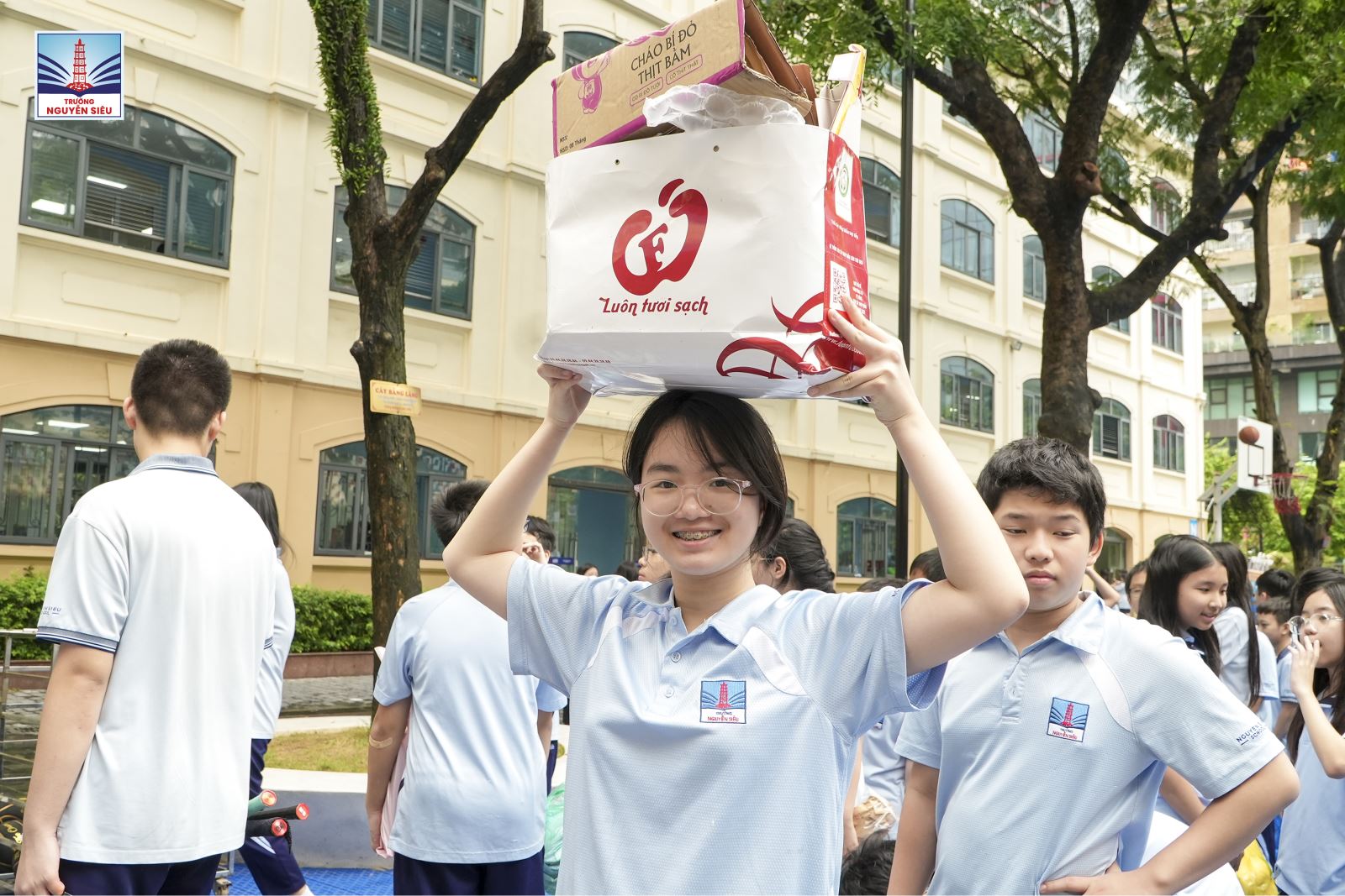 NỐI DÀI THÊM CHUỖI NGÀY HỘI "ĐỔI RÁC LẤY QUÀ"